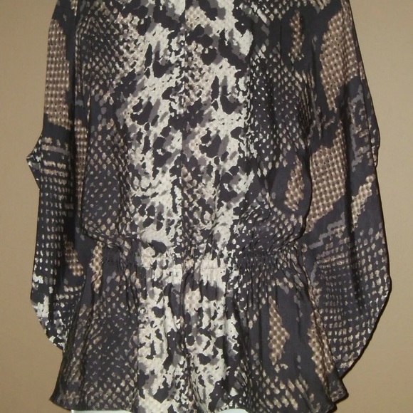 Express Small Blouse - Picture 2 of 4